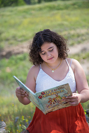 Shoshana.4.10.22_-7